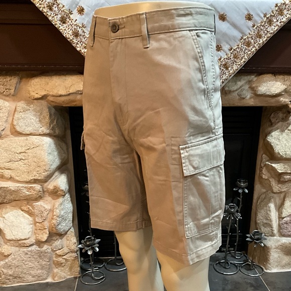 Levi’s shorts khaki W34 - Picture 2 of 15